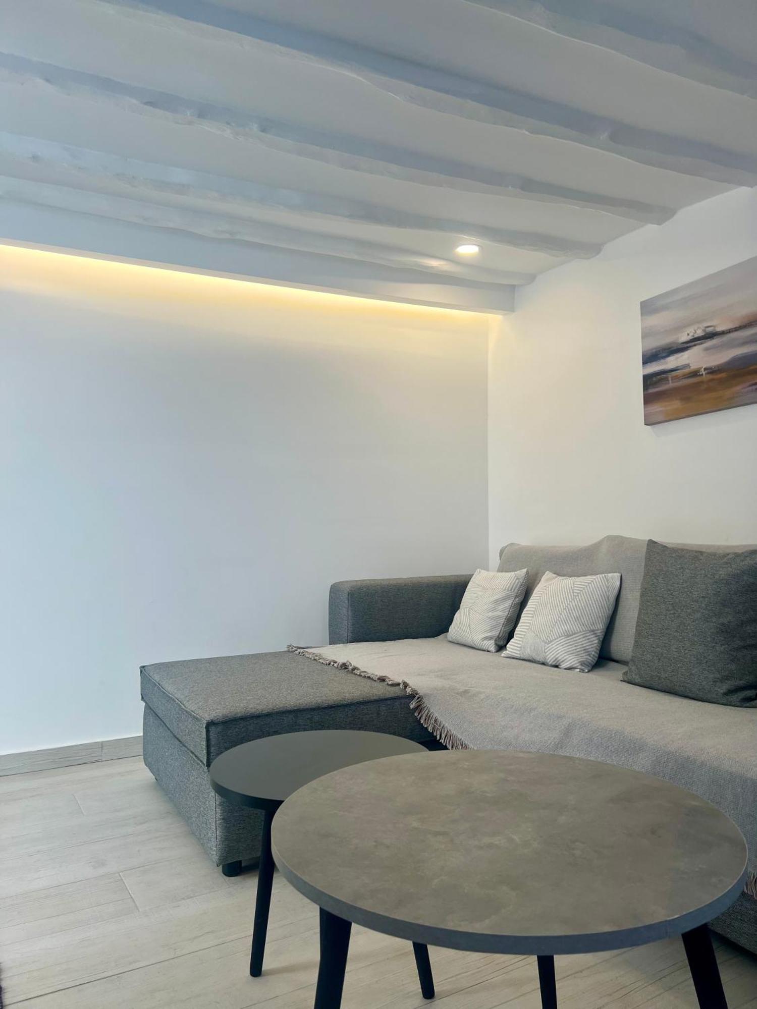 Camara'S Gem Apartment Poros Town ภายนอก รูปภาพ